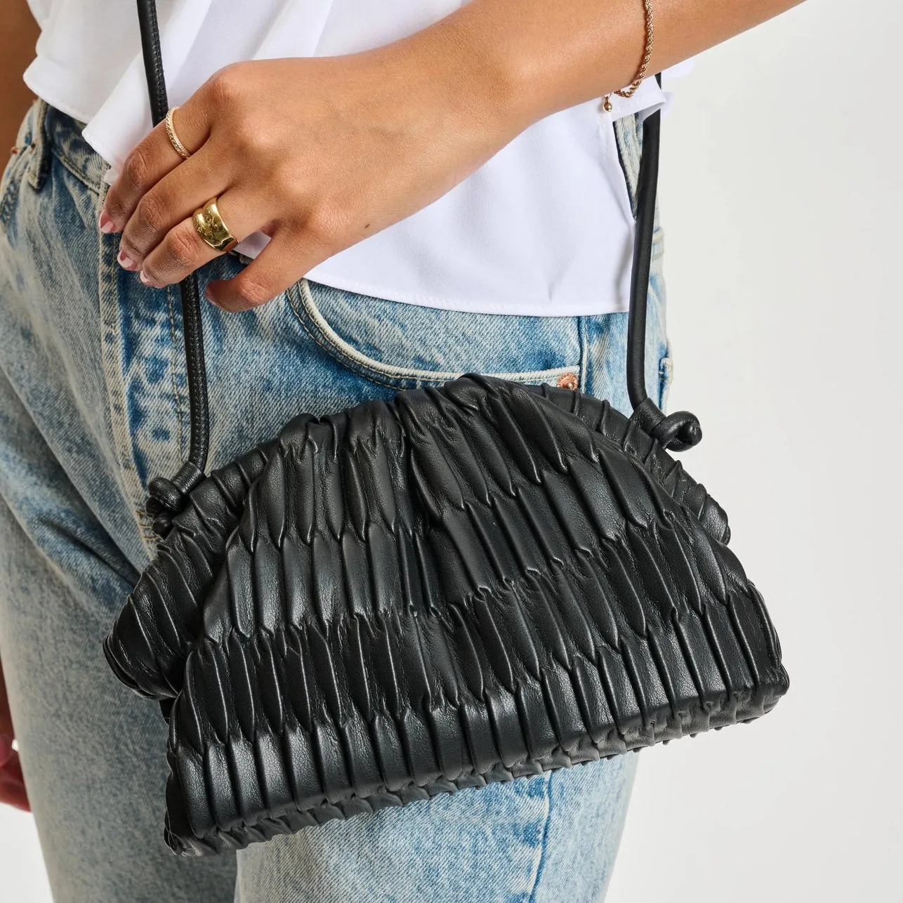 Divaire Crossbody