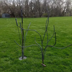 METAL YARD ART/ SCULPTURE