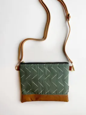 Small crossbody bag in duck green chevron