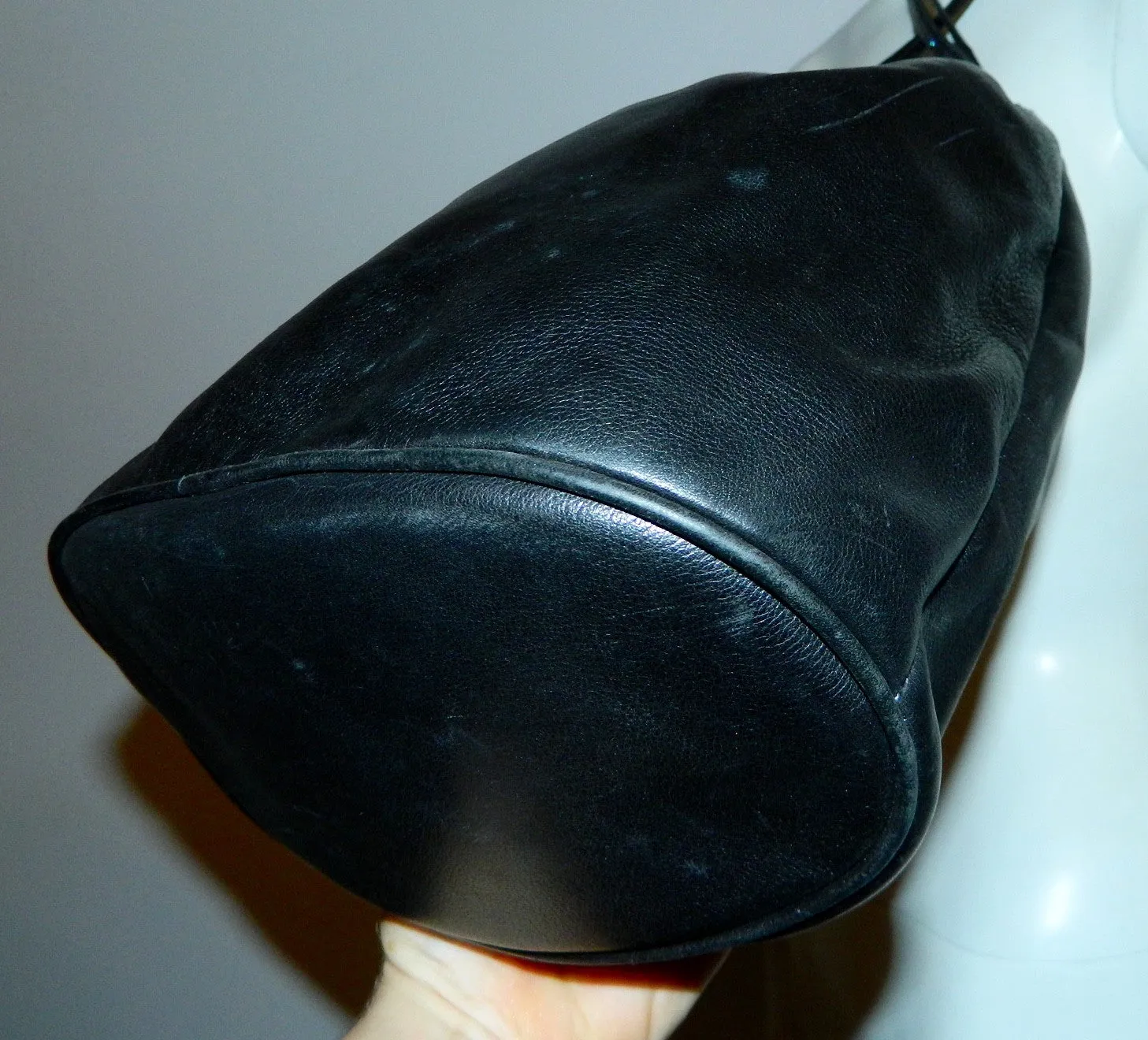 vintage 1980s black leather Bottega Veneta bucket bag drawstring shoulder purse