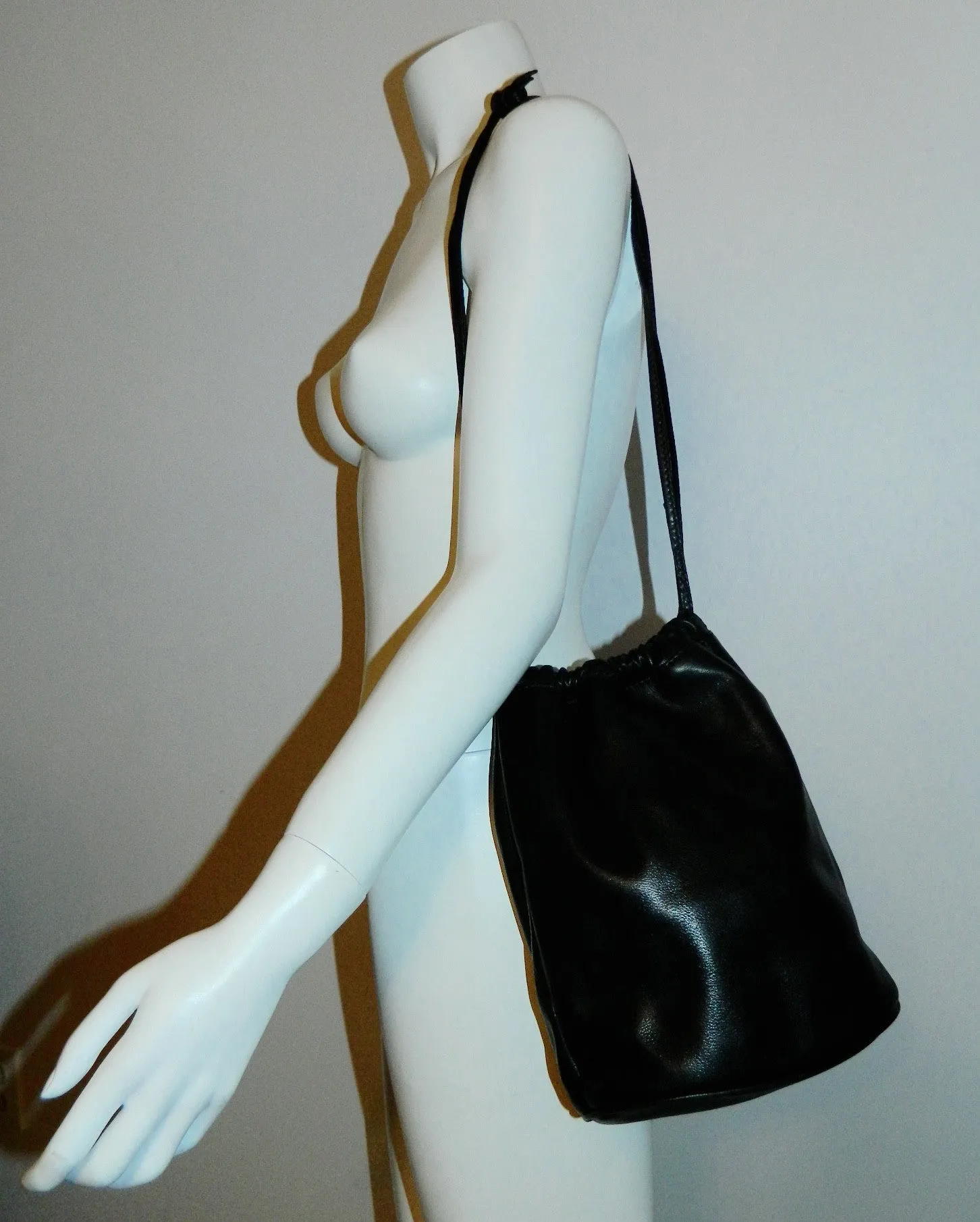 vintage 1980s black leather Bottega Veneta bucket bag drawstring shoulder purse